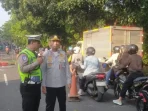 Detik-detik Pemotor Terperosok ke Lubang Jalan Ambles di Lenteng Agung