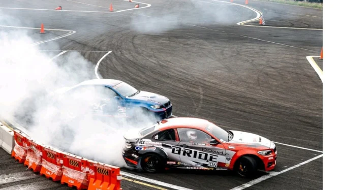 Drifter Kembar 13 Tahun Juara Bandung: Bikin Mobil Besar 'Menari