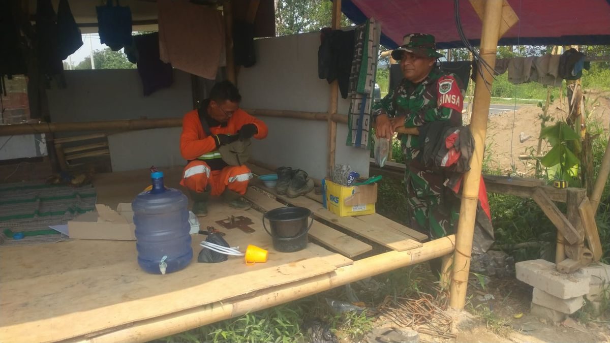 Dukungan Babinsa Koramil untuk Fasilitas Desa: Pantau Instalasi Listrik KDKMP