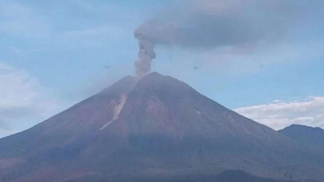 Erupsi Gunung Semeru Disertai Awan Panas, Jarak Luncur Tak Pasti