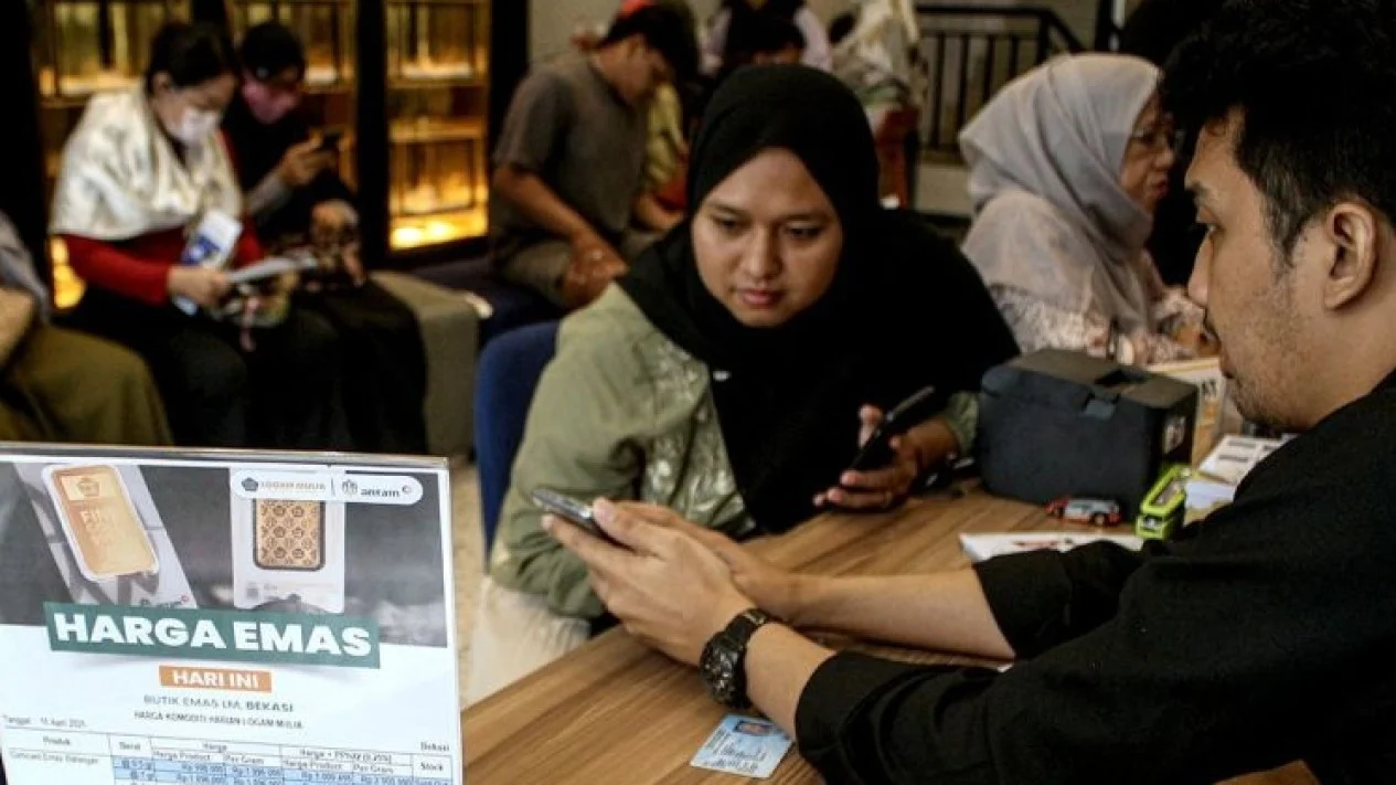Harga Emas Antam Hari Ini Turun, Pasar Global Beragam