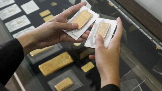 Harga Emas Antam Hari Ini Turun Serentak