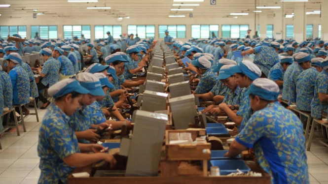 Industri Rokok Terancam PHK Akibat Wacana Larangan Bahan Tambahan