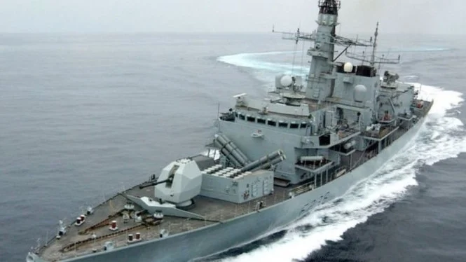 Inggris Kirim Kapal Perang dan Jet Tempur Amankan Selat Hormuz