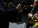Iran: Wanita dan Anak-anak Latihan Senapan AK-47 Hadapi AS