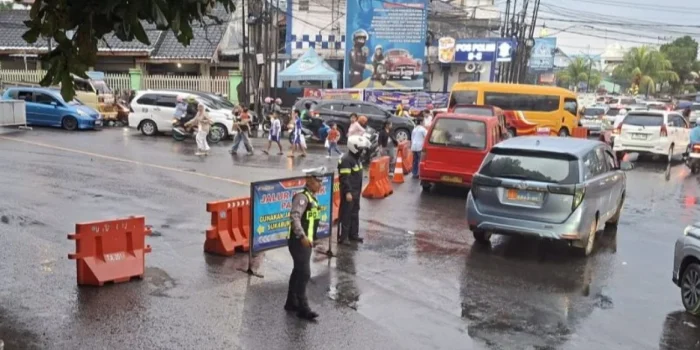 Jalur Puncak-Cipanas Ditutup Akibat Macet Panjang Saat Libur