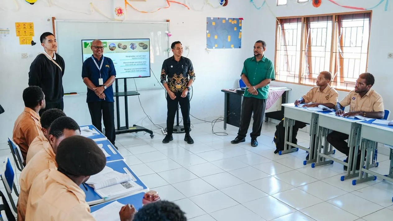 Kaesang Datangi Sekolah di Nabire, Siap Sampaikan Aspirasi Pelajar ke Pusat