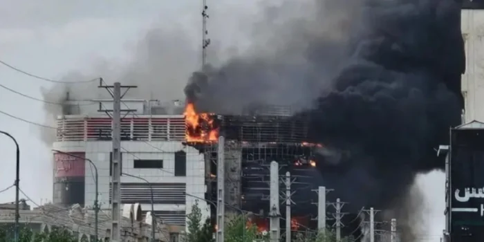 Kebakaran Besar Landa Pusat Perbelanjaan di Iran, 8 Orang Meninggal Puluhan Terluka
