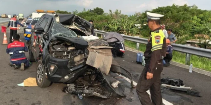 Kecelakaan Maut di Tol Paspro: Mobil Anggota DPR Terlibat, 2 Tewas
