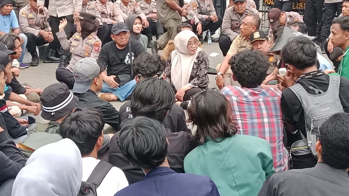 Ketua DPRD Indramayu Bahas Revisi UU Cipta Kerja dan Perlindungan Lahan Pertanian Bersama Mahasiswa