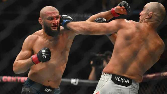 Khamzat Chimaev Terima Bayaran Besar Meski Kalah dari Strickland di UFC