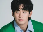 Kim Soo Hyun Terlihat Lebih Kurus dan Lelah