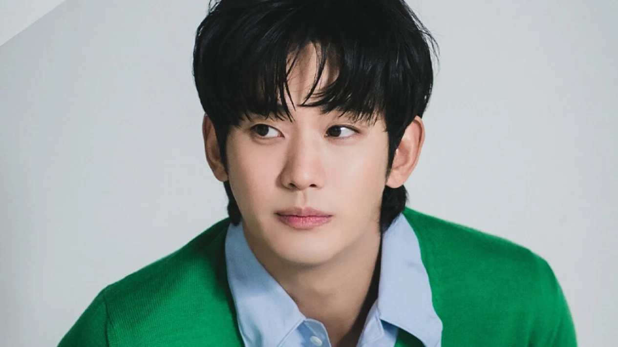 Kim Soo Hyun Terlihat Lebih Kurus dan Lelah