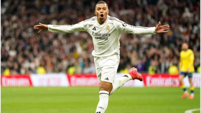 Liburan Mbappe Saat Madrid Terpuruk Buat Fans Murka