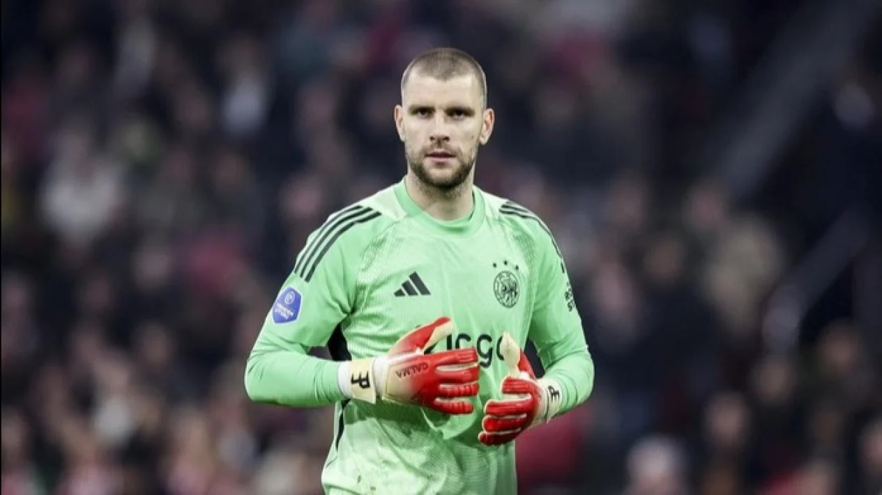 Maarten Paes Dihujat Keras Usai Laga Ajax vs PSV