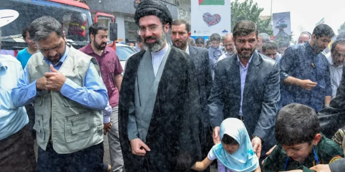 Mojtaba Khamenei Tetap Kendalikan Perang Iran Saat Jalani Perawatan