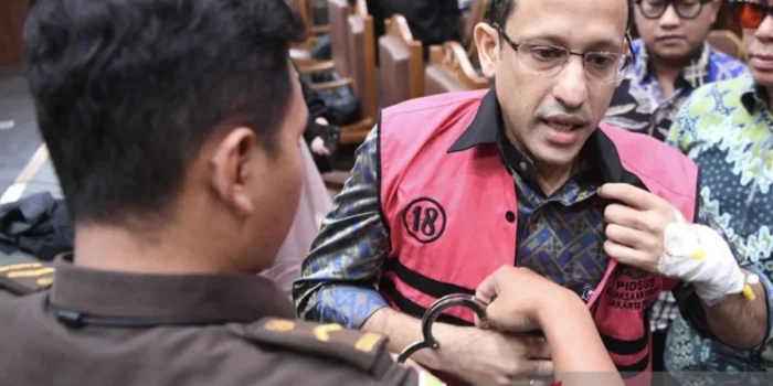 Nadiem Jalani Sidang Kasus Chromebook dengan Alat Infus Masih Terpasang