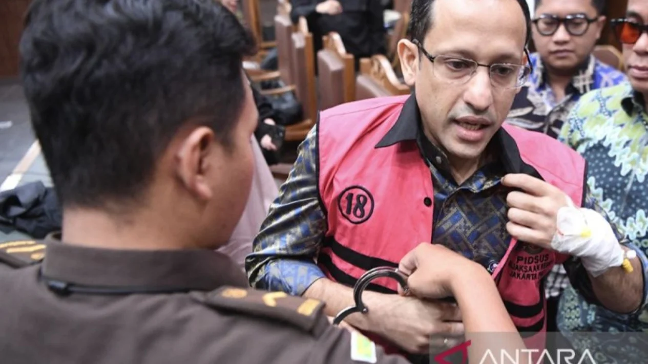 Nadiem Jalani Sidang Kasus Chromebook dengan Alat Infus Masih Terpasang