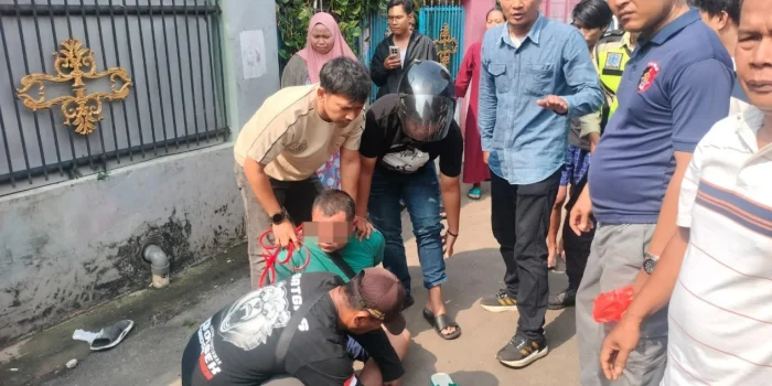Nenek di Tangsel Ditusuk Tetangga Saat Gendong Cucu, Motif Mengejutkan
