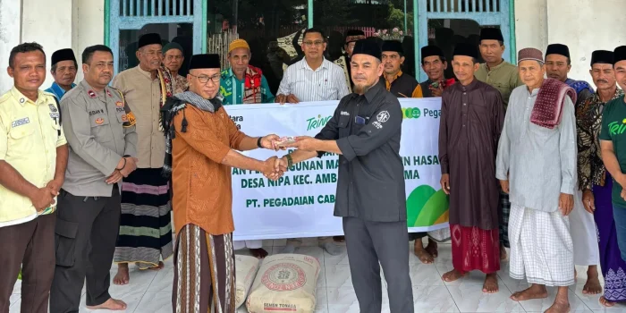 Pegadaian Beri Bantuan Masjid di Ambalawi Saat Hari Buruh