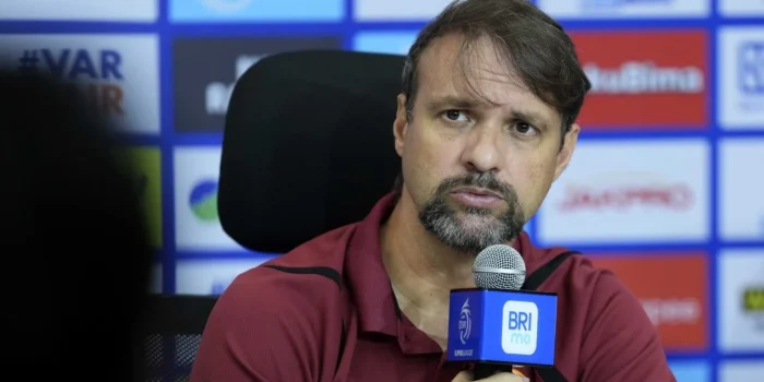 Pelatih Persija Beri Peringatan untuk Persib Menjelang Laga Penting