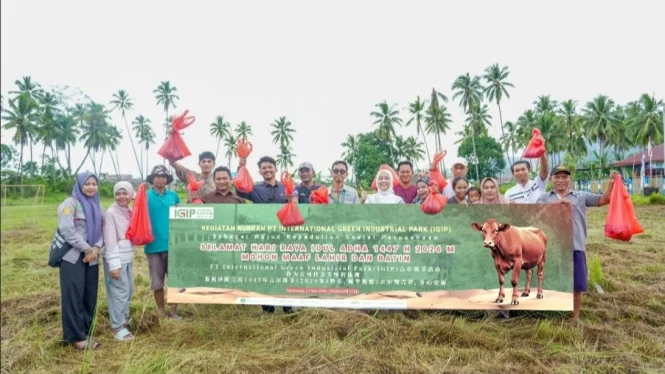 Penyerahan Lima Sapi Kurban untuk Warga Morowali
