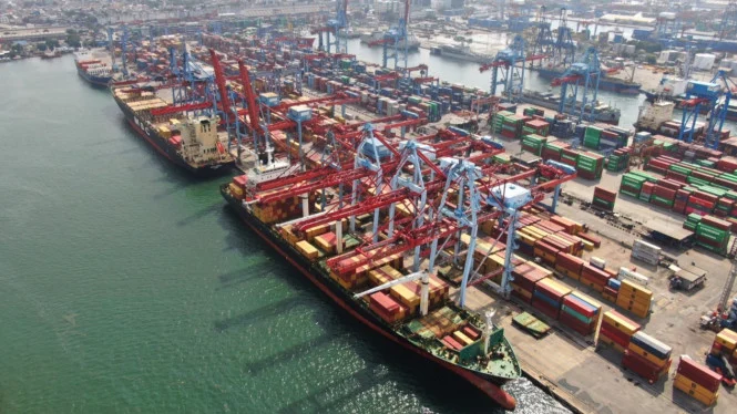 Pertumbuhan Arus Peti Kemas Internasional Indonesia Tembus 11%
