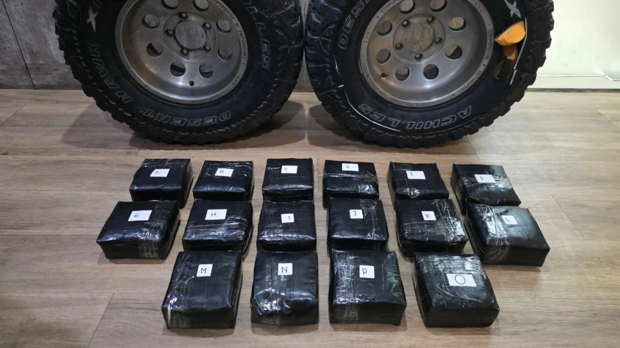 Polisi Sita 16 Kg Sabu yang Diselundupkan dalam Ban Mobil