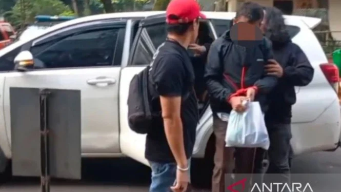 Polisi Tangkap Sopir Taksi yang Arogan Merusak Mobil di Tol JORR