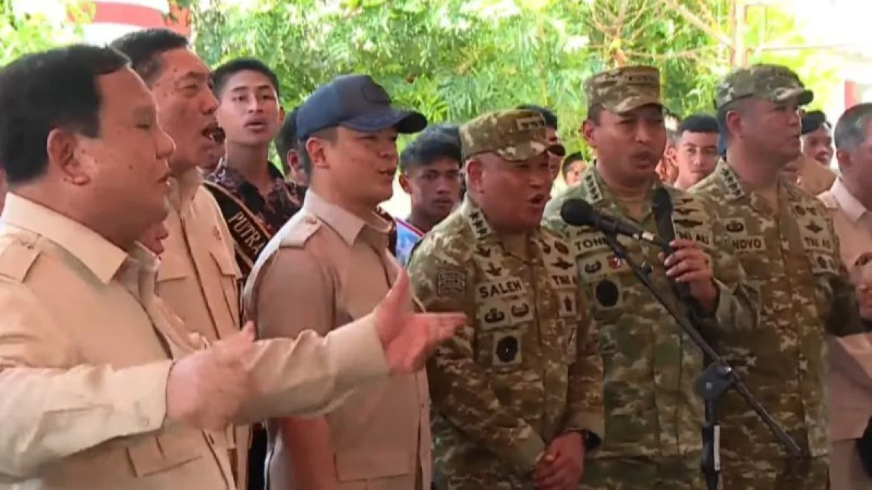 Prabowo Ajak Jenderal TNI Bintang 4 dan 3 Bernyanyi untuk Warga Miangas