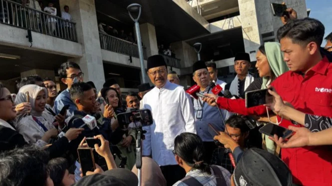 Prabowo Salat Id di Paris, Pejabat Negara Beri Tanggapan