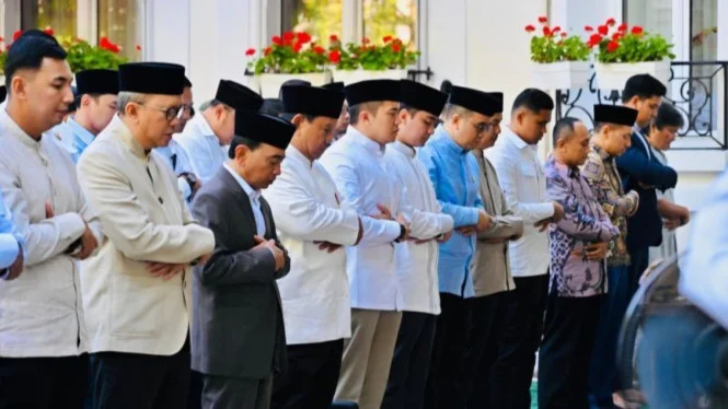 Prabowo Shalat Idul Adha Bersama WNI di Paris