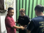 Pria Berbaju Silver Rampok Pengendara di Kuta, Bali, Tertangkap Polisi
