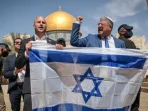 Provokasi Pawai Zionis di Yerusalem: Teriakan Anti-Arab dan Pengibaran Bendera Israel di Al-Aqsa