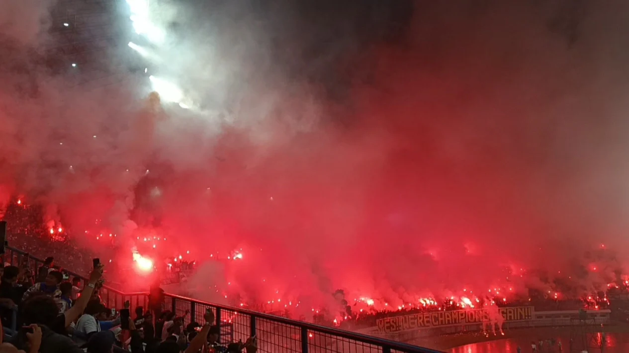 PSSI Geram Stadion Dipenuhi Asap Flare Pasca Final Liga 2