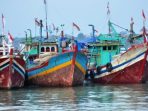 Ratusan Kapal Nelayan Tak Beroperasi Akibat Harga BBM Mahal di Karangsong