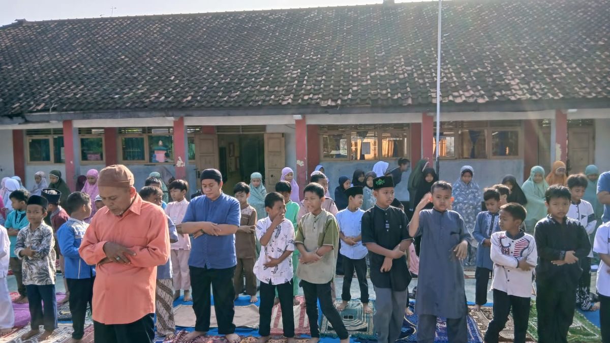 Sholat Dhuha & Tadarus: Tanamkan Karakter Religius Siswa SDN 2 Haurgeulis
