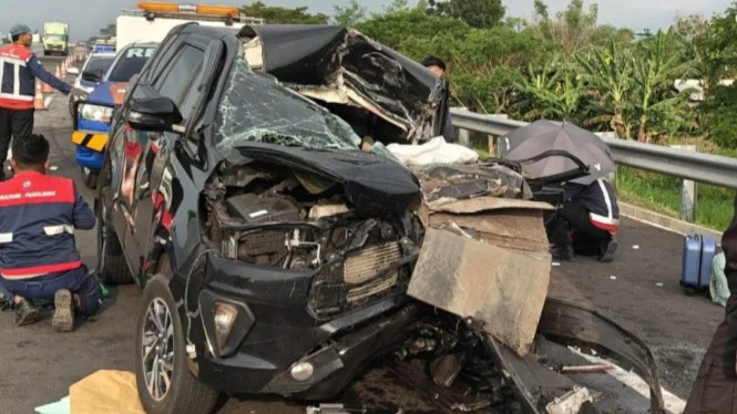 Sopir Mengantuk Diduga Jadi Penyebab Mobil Anggota DPR Gus Hilman Tabrak Stafnya di Tol Paspro