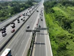 sopir-taksi-online-ngamuk-di-tol-jorr-hancurkan-spion-mobil-pengendara-dengan-ku-68968 Sopir Taksi Online Ngamuk di Tol JORR, Hancurkan Spion Mobil Pengendara dengan Kunci Roda