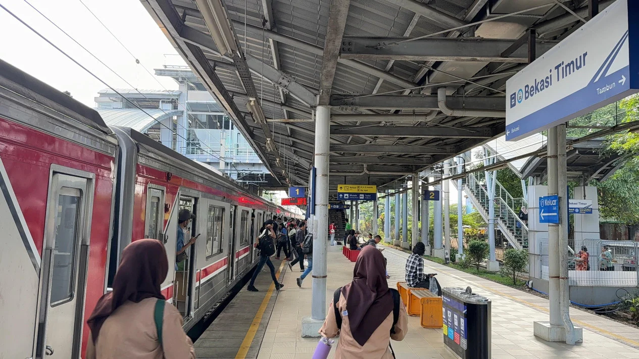 Stasiun Bekasi Timur Beroperasi Normal Layani Penumpang