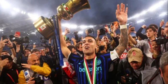 Suasana Ruang Ganti Inter Milan: Candaan Dumfries dan Bangganya Lautaro Martinez Usai Juara Coppa Italia
