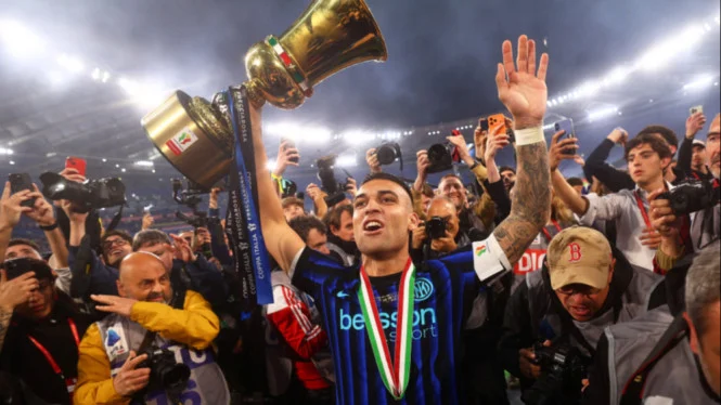 Suasana Ruang Ganti Inter Milan: Candaan Dumfries dan Bangganya Lautaro Martinez Usai Juara Coppa Italia