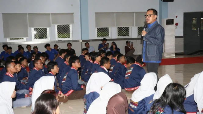 Wamendagri Ajak Anak Muda Tingkatkan Kualitas Diri untuk Indonesia Emas