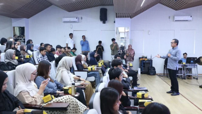 Wamendagri: Pemimpin Perlu Ideologi Kuat dan Keberanian Mengambil Risiko