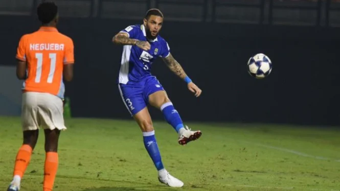 4 Pemain Dunia Gantikan Kurzawa di Persib: Eks Barca & Legenda Madrid