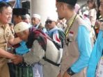 445 Jemaah Haji Indramayu Tiba di Tanah Air, Sambut Haru Keluarga