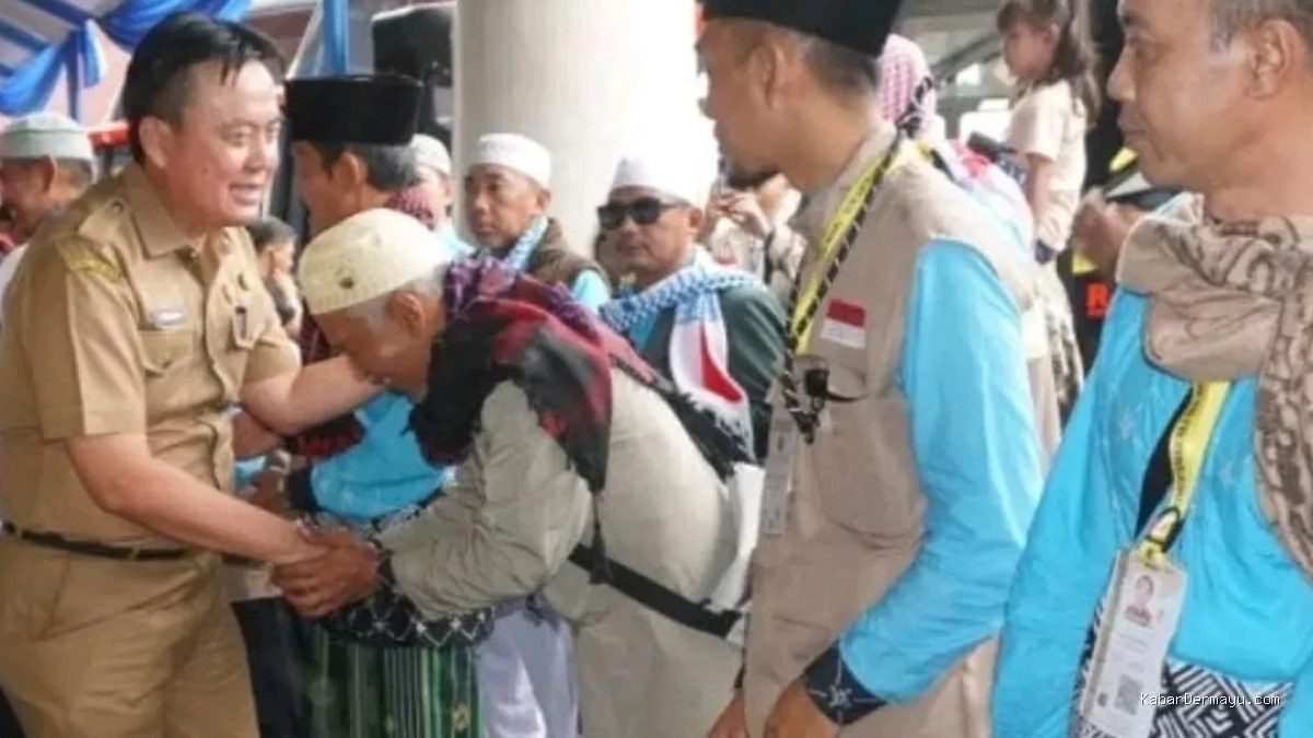 445 Jemaah Haji Indramayu Tiba di Tanah Air, Sambut Haru Keluarga