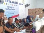 692 KPB Anjatan Terima Bantuan Pangan Bulog Indramayu