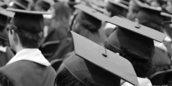 AI Pangkas 12.000 Jurusan Kuliah China: Gelar Sarjana Tetap Dicari