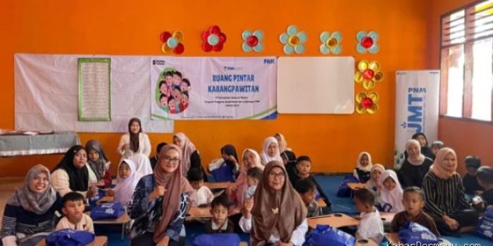 Anak-anak Senang Belajar Gratis di Ruang Pintar Karangpawitan
